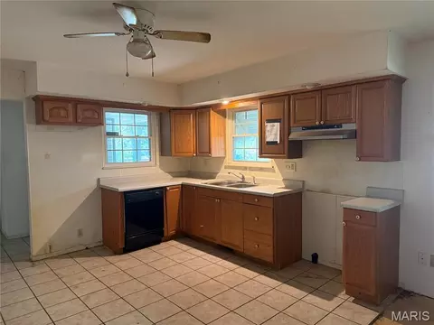 Kitchen - 507 Crestview St, Cuba, MO 65453 photo 1 of 1