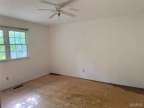 Bedroom - 507 Crestview St, Cuba, MO 65453 photo 3 of 4