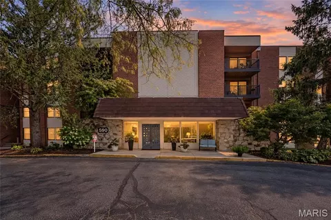 590 Sarah Ln #401, Saint Louis, MO 63141