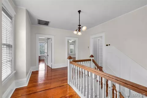Entry Way - 203 S Bellevue St, Jackson, MO 63755 photo 6 of 9