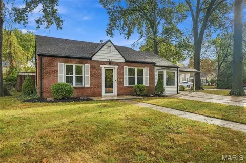 964 Sanders Dr, Saint Louis, MO 63126