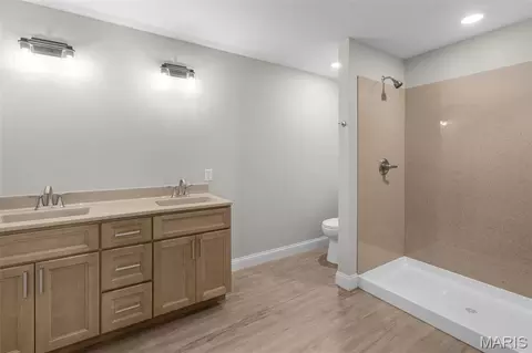 Bath - 5419 Flatrock Trce, Jackson, MO 63755 photo 1 of 5