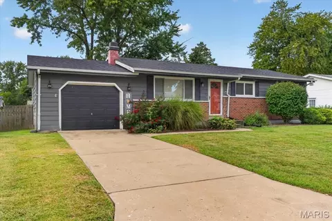 6 Saint Violet Dr, Saint Peters, MO 63376