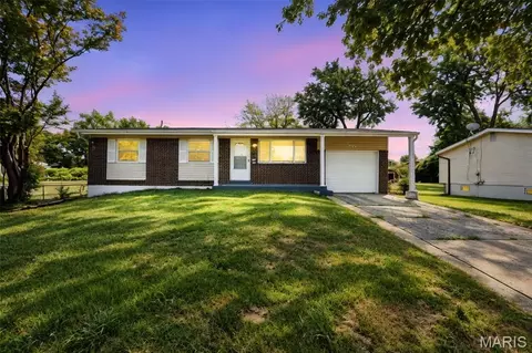 150 N Saint Charles St, Florissant, MO 63031
