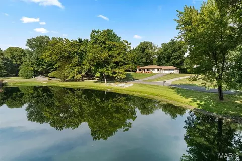 11 Pine Lake Dr, Collinsville, IL 62234