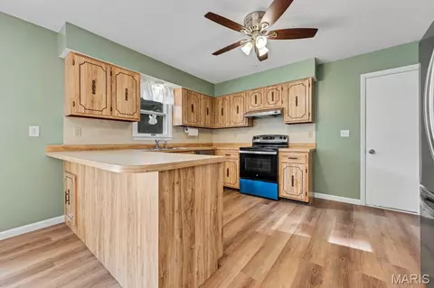 Kitchen - 453 Michelle Dr, Washington, MO 63090 photo 2 of 5