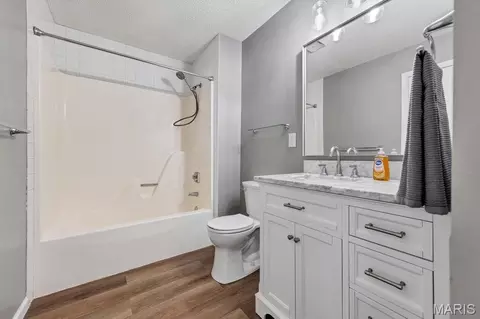 Bath - 453 Michelle Dr, Washington, MO 63090 photo 1 of 1