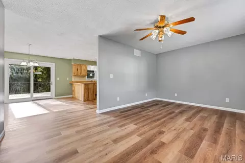 Living - 453 Michelle Dr, Washington, MO 63090 photo 4 of 4