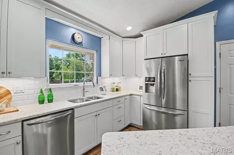 Kitchen - 1017 Pocono Trl, Ballwin, MO 63021 photo 4 of 4