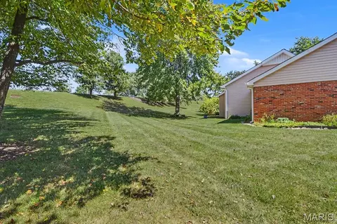 Exterior - 1017 Pocono Trl, Ballwin, MO 63021 photo 3 of 4