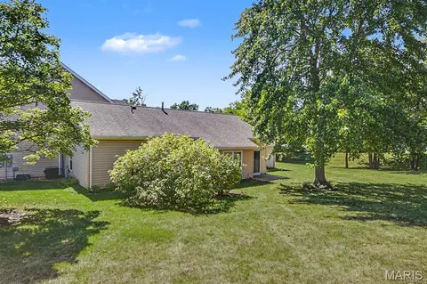 Exterior - 1017 Pocono Trl, Ballwin, MO 63021 photo 4 of 4