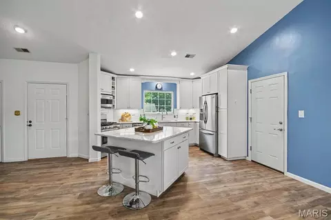Kitchen - 1017 Pocono Trl, Ballwin, MO 63021 photo 3 of 4