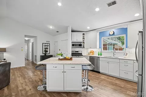 Kitchen - 1017 Pocono Trl, Ballwin, MO 63021 photo 2 of 4