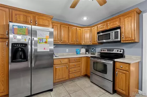 Kitchen - 102 Stull Dr, Benton, MO 63736 photo 3 of 4