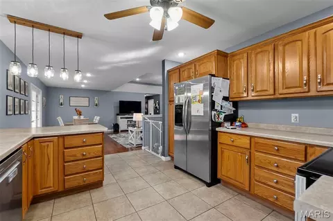 Kitchen - 102 Stull Dr, Benton, MO 63736 photo 4 of 4