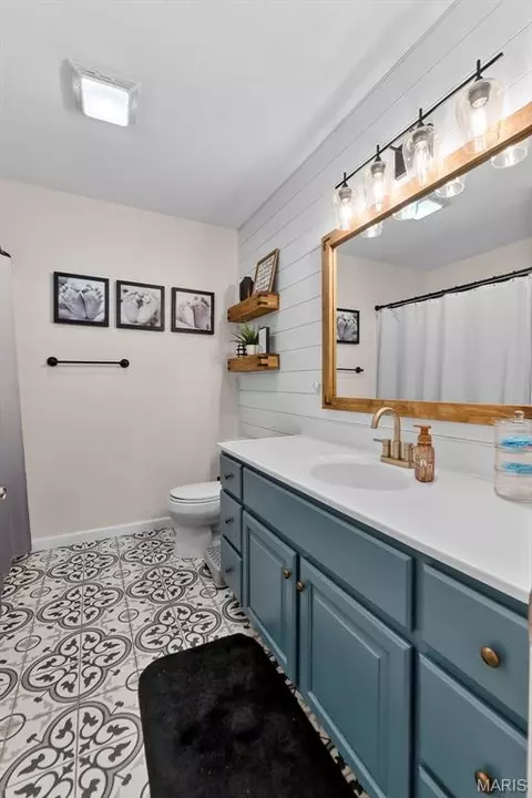 Bath - 102 Stull Dr, Benton, MO 63736 photo 1 of 6
