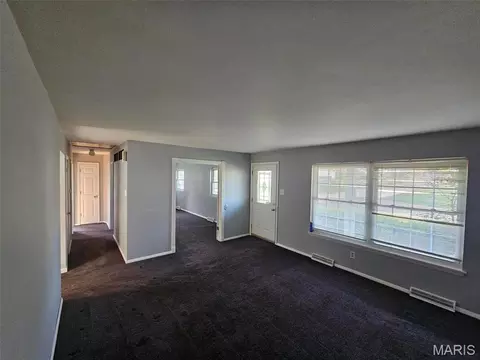Living - 404 Duchesne Ave, O'fallon, MO 63366 photo 1 of 4