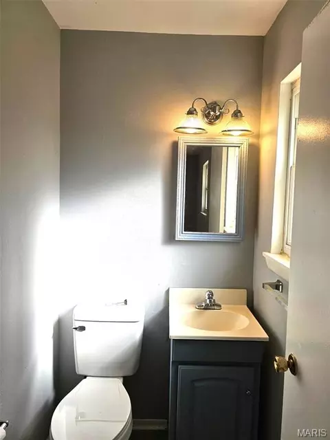 Bath - 404 Duchesne Ave, O'fallon, MO 63366 photo 1 of 2