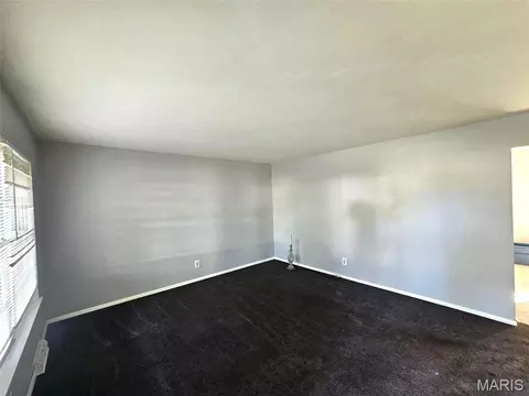 Living - 404 Duchesne Ave, O'fallon, MO 63366 photo 3 of 4