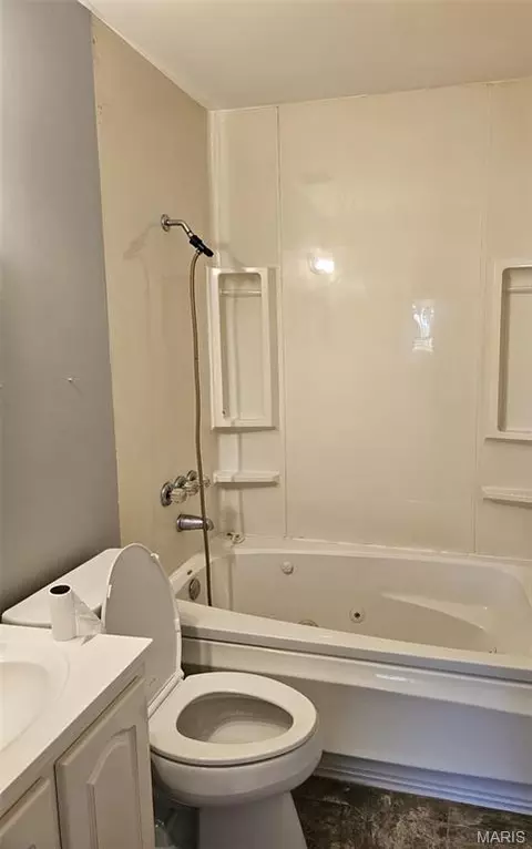 Bath - 404 Duchesne Ave, O'fallon, MO 63366 photo 2 of 2