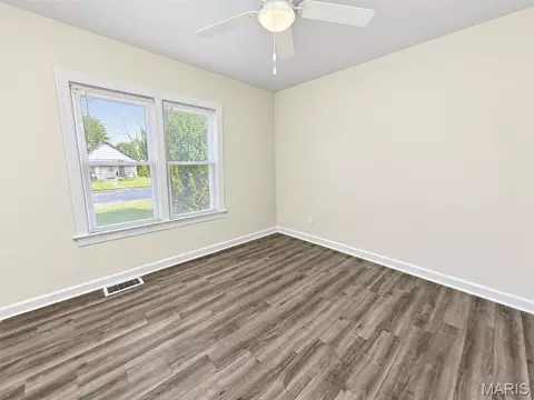 Bedroom - 2108 Main St, Alton, IL 62002 photo 5 of 8
