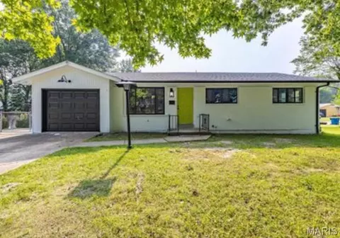 3456 Ginger Dr, Saint Louis, MO 63114