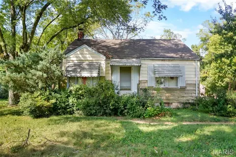 9847 Ventura Dr, Saint Louis, MO 63136