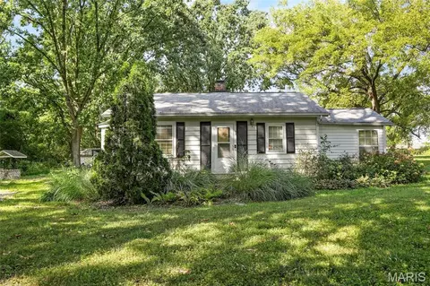 9837 Ventura Dr, Saint Louis, MO 63136