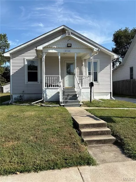 2440 Iowa St, Granite City, IL 62040