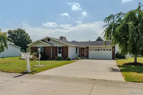 13 Blue Spruce Ct, Granite City, IL 62040