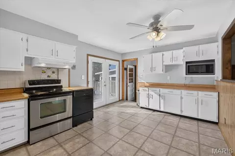 Kitchen - 208 Hill Dr, Gray Summit, MO 63039 photo 1 of 4