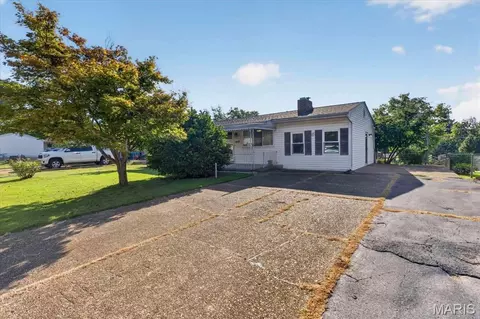 Exterior - 208 Hill Dr, Gray Summit, MO 63039 photo 2 of 13