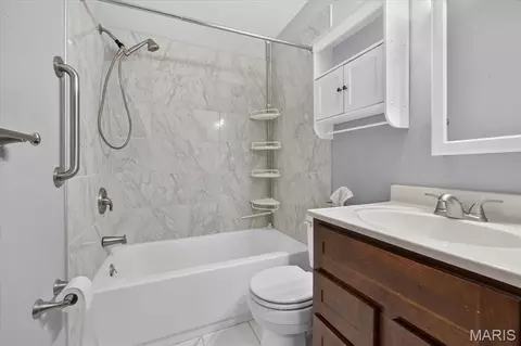 Bath - 208 Hill Dr, Gray Summit, MO 63039 photo 2 of 3