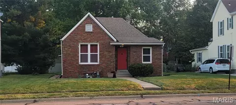 909 W Main St, Collinsville, IL 62234