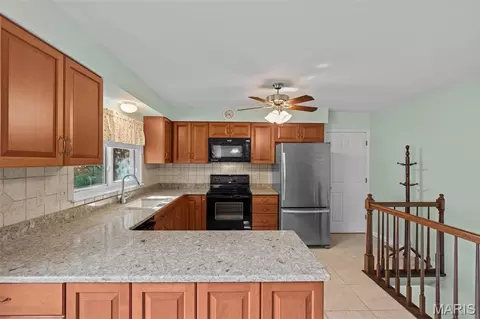 Kitchen - 16500 Thunderhead Canyon Ct, Ballwin, MO 63011 photo 4 of 7