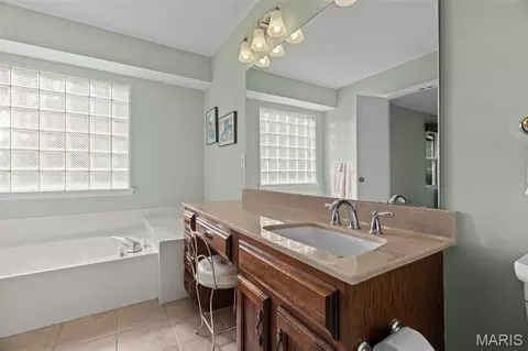 Bath - 16500 Thunderhead Canyon Ct, Ballwin, MO 63011 photo 2 of 6