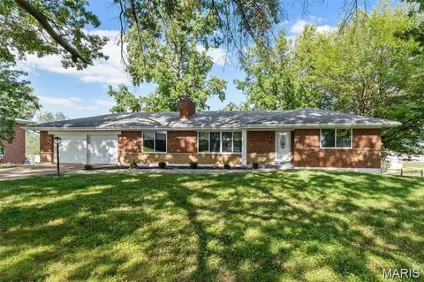 22 Ranchview Dr, Florissant, MO 63033