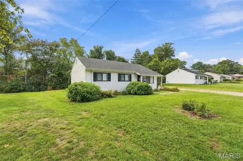 Exterior - 512 Eggering Dr, O'fallon, MO 63366 photo 1 of 5