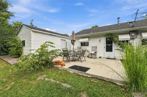 Exterior - 512 Eggering Dr, O'fallon, MO 63366 photo 4 of 5