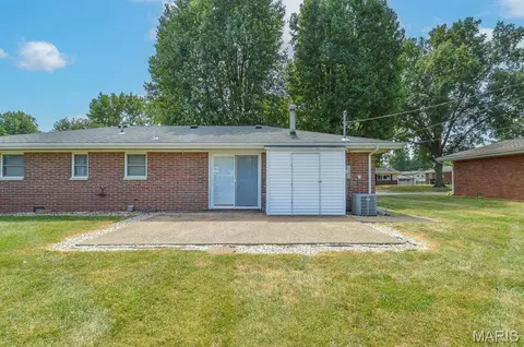 Exterior - 17 Blackburn Dr, Belleville, IL 62226 photo 6 of 7
