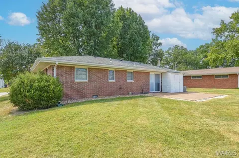 Exterior - 17 Blackburn Dr, Belleville, IL 62226 photo 5 of 7