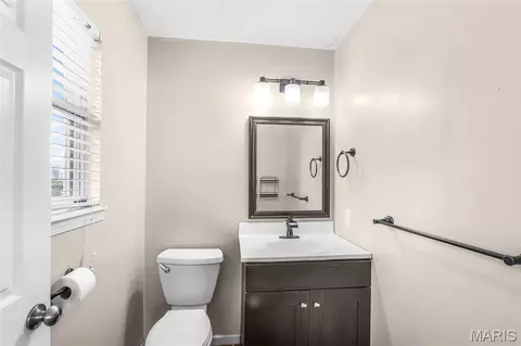 Bath - 1045 Hannah St, Jackson, MO 63755 photo 2 of 3
