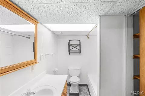 Bath - 1045 Hannah St, Jackson, MO 63755 photo 3 of 3
