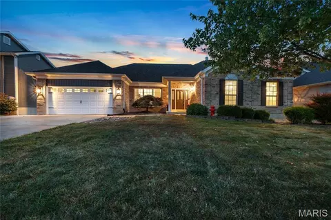 314 Pleasant Meadows Dr, Wentzville, MO 63385