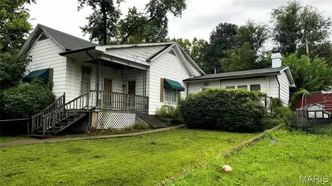 521 N 4th St, Louisiana, MO 63353