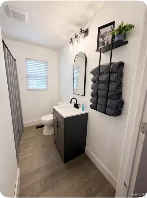 Bath - 1003 E 3rd St, Salem, MO 65560 photo 1 of 1