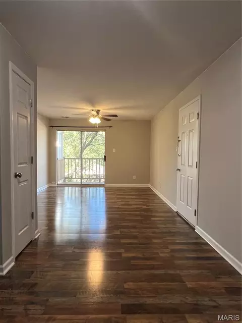 Living - 708 L Ridgeside Dr #L, Ballwin, MO 63021 photo 2 of 2