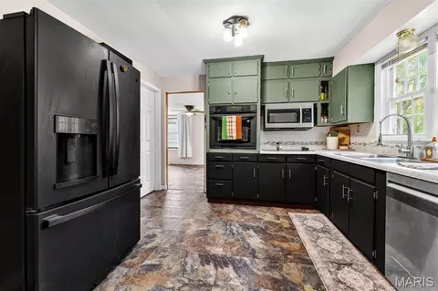 Kitchen - 2203 Catawissa Rd, Pacific, MO 63069 photo 3 of 3