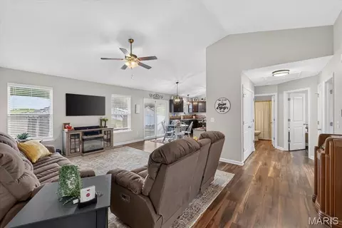 Entry Way - 2829 Mallard Ct, Imperial, MO 63052 photo 2 of 4