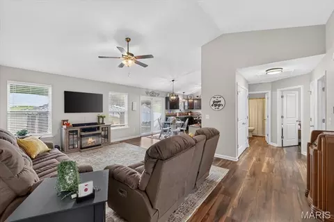 Entry Way - 2829 Mallard Ct, Imperial, MO 63052 photo 3 of 4